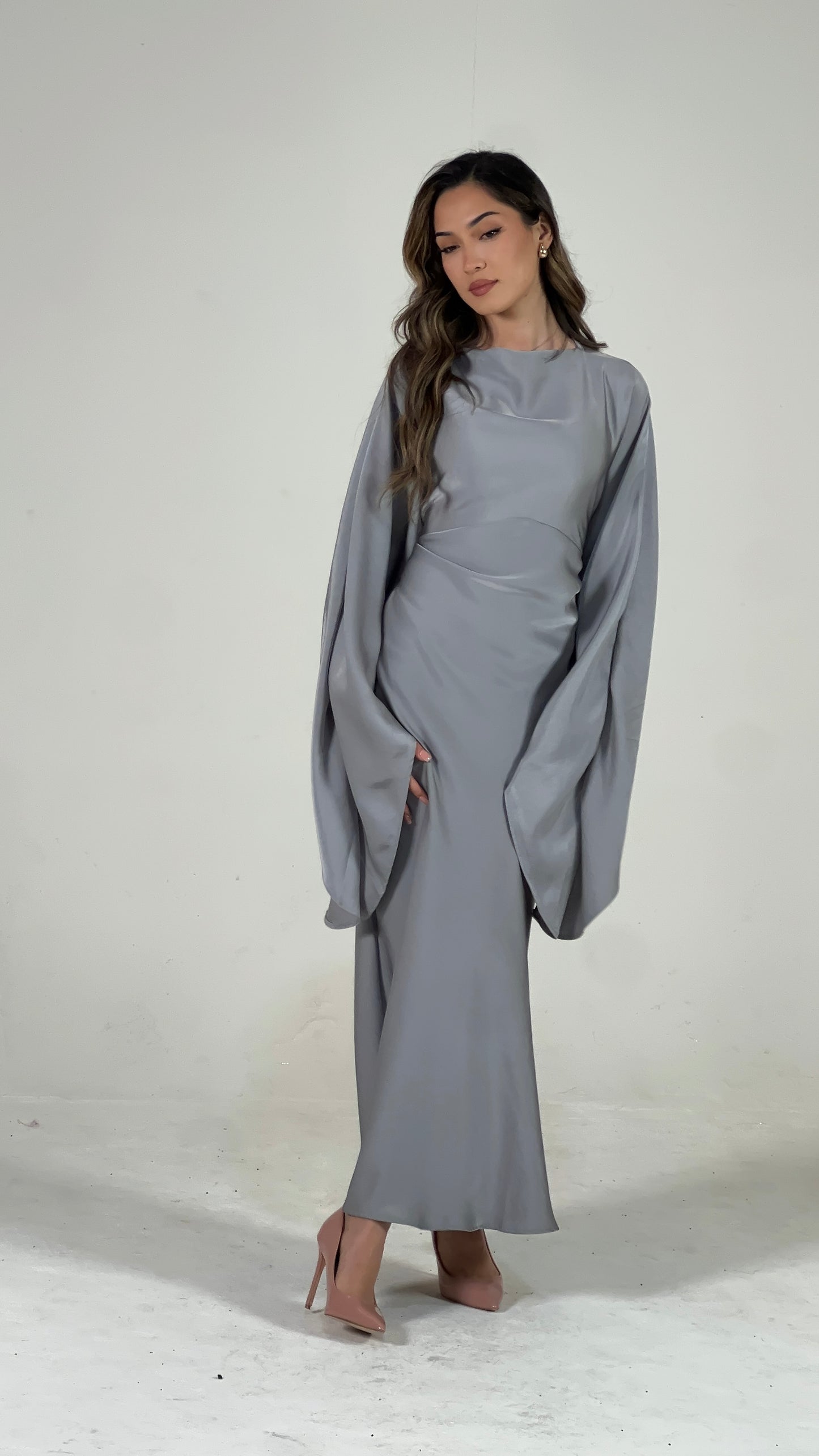 Nailah (gray)