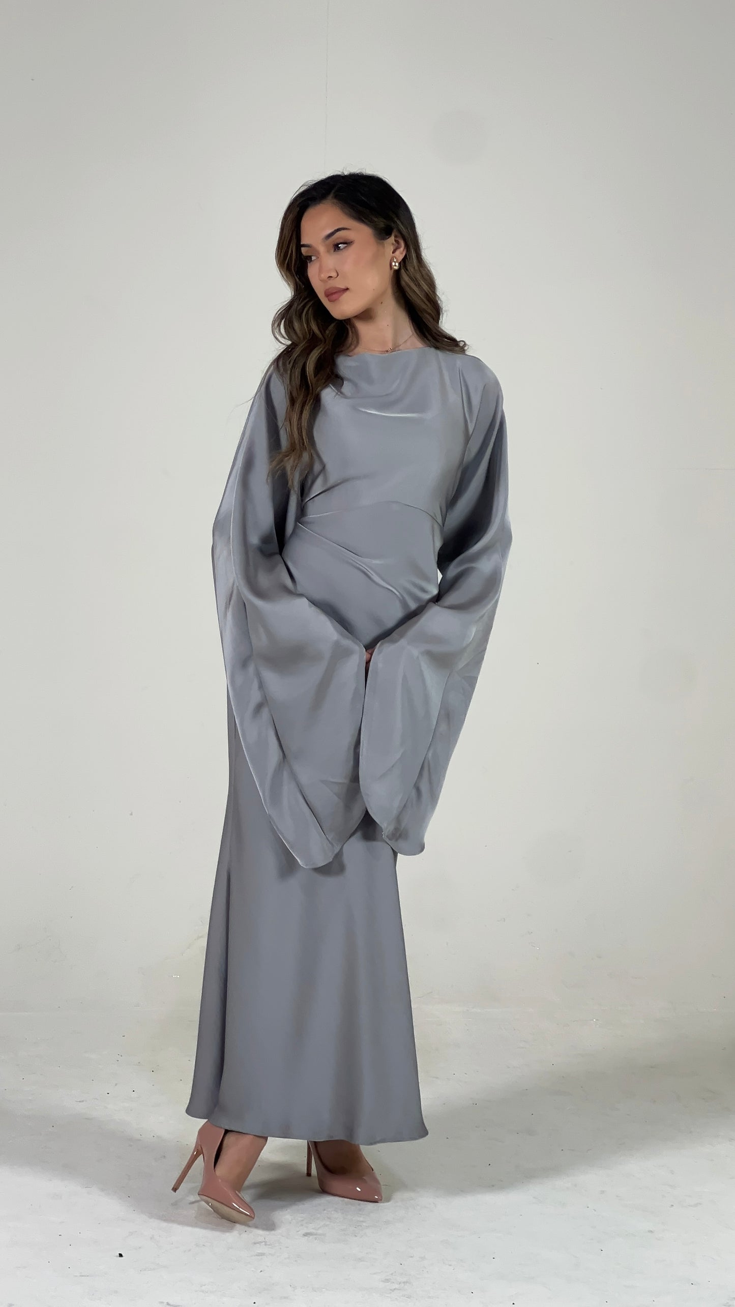 Nailah (gray)