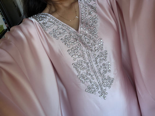 RÓSE hand embroidery abaya
